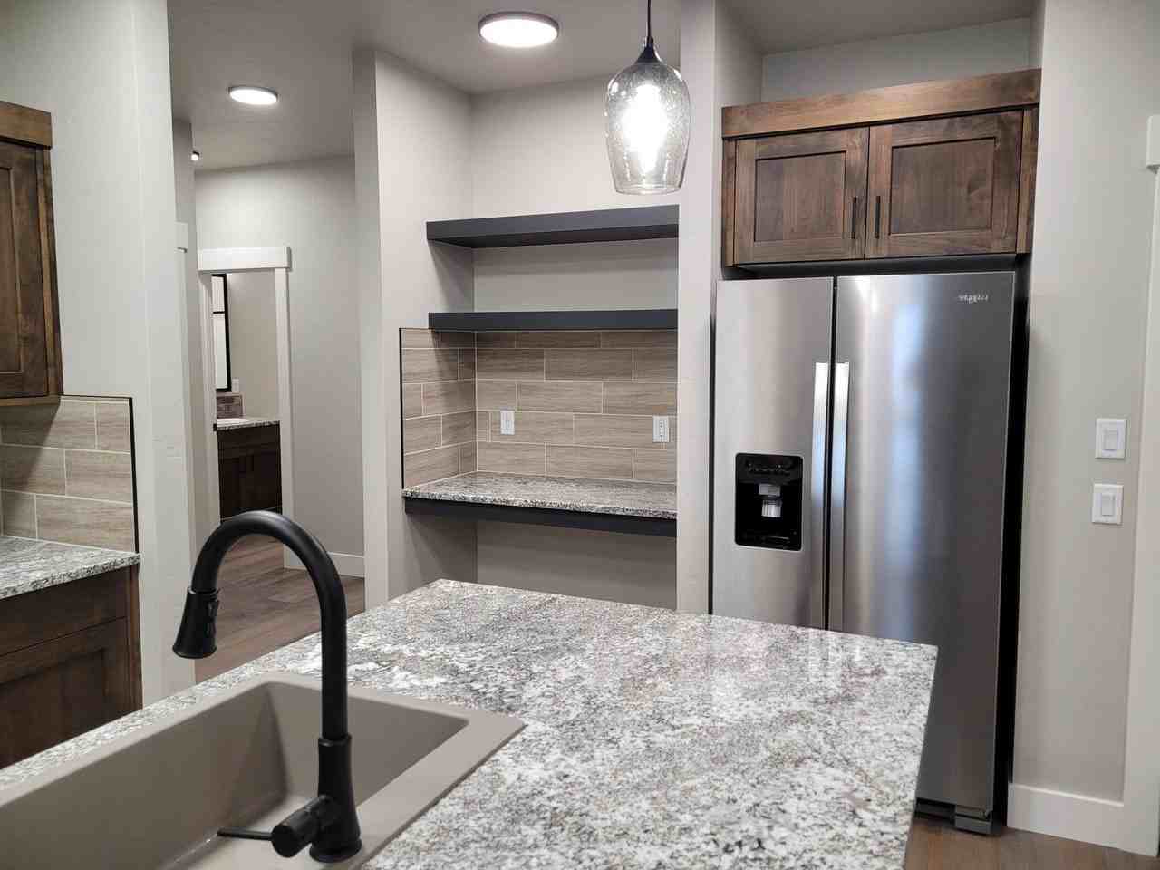 528 W Broadway Ave - Photo 7 of 24