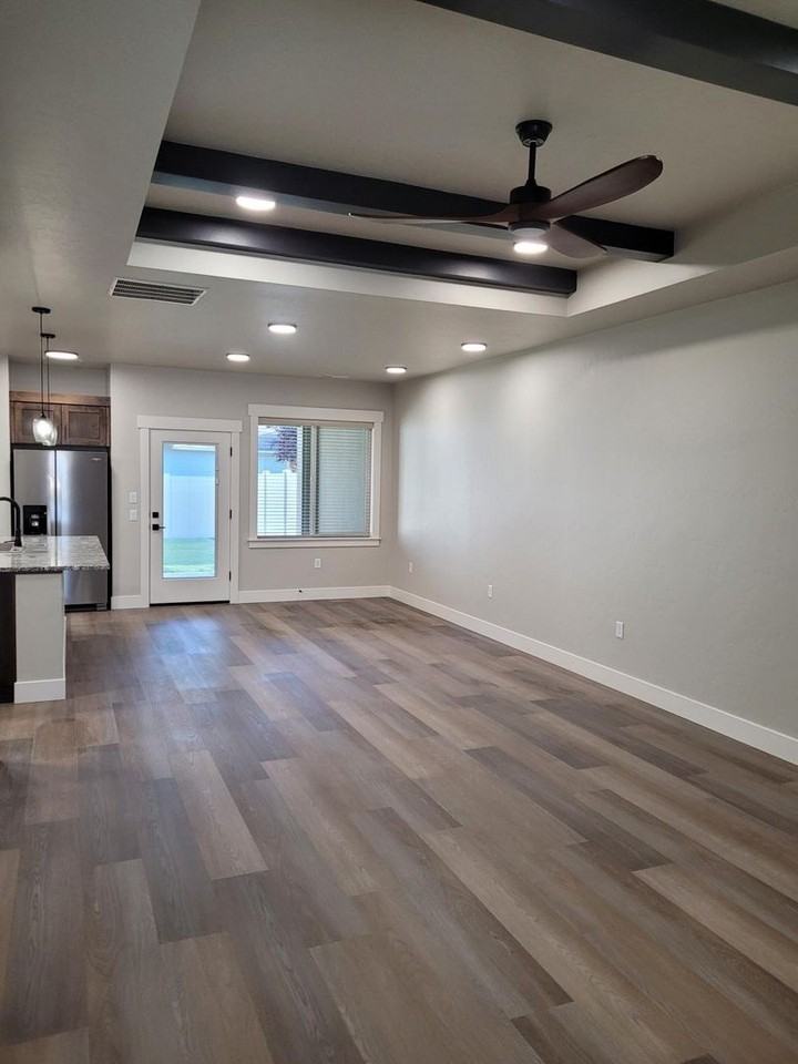 528 W Broadway Ave - Photo 2 of 24