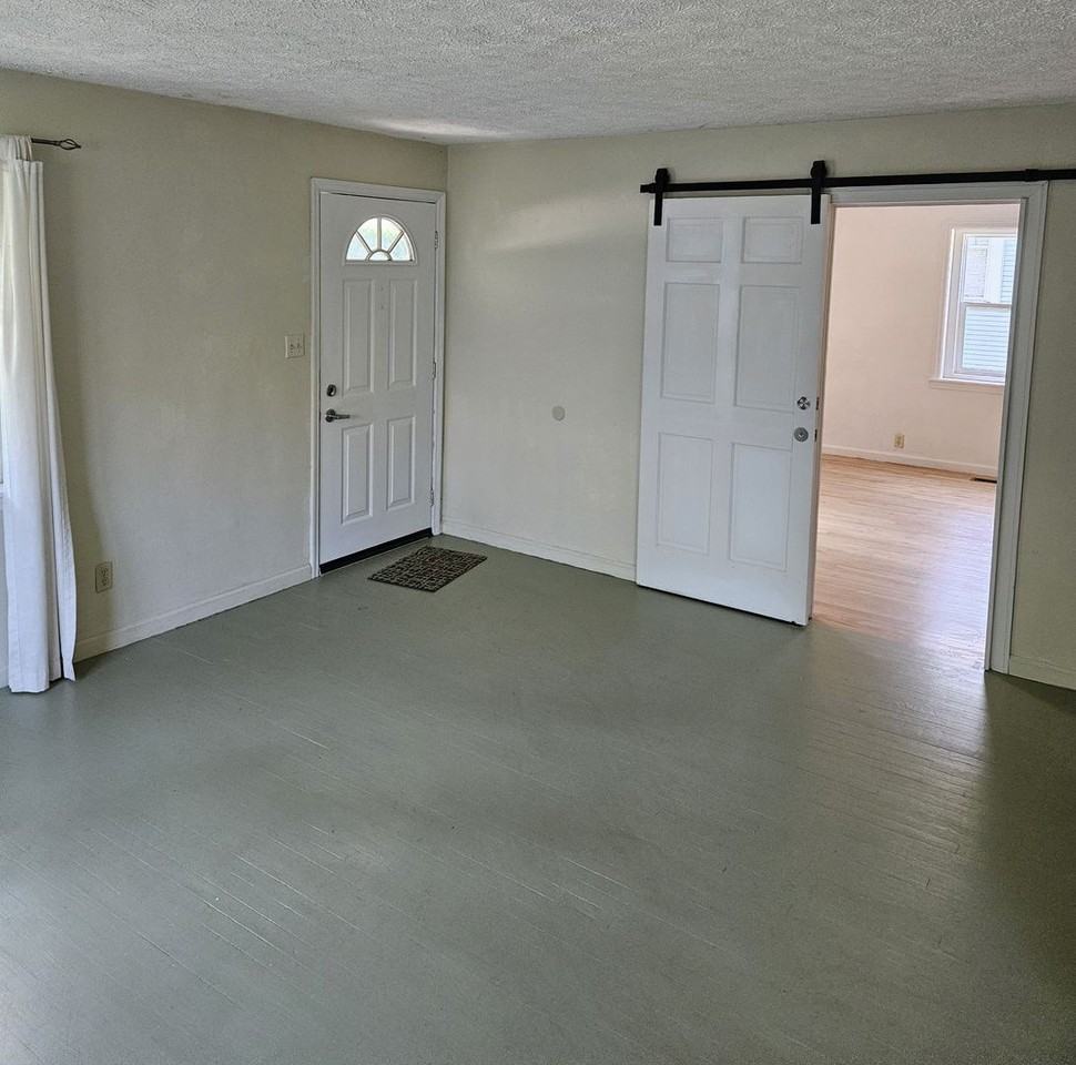 2211 H St - Photo 3 of 11