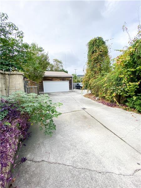 416 E Hall St - Photo 2 of 10