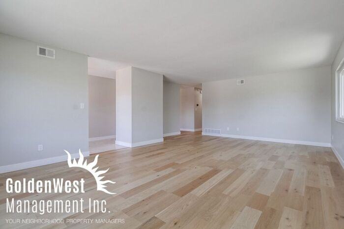 1525 Standlake St - Photo 3 of 22