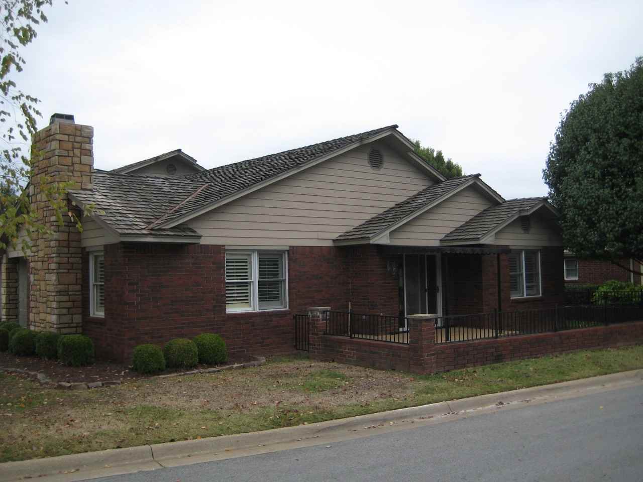 8 S Prairie Dunes Dr - Photo 2 of 9