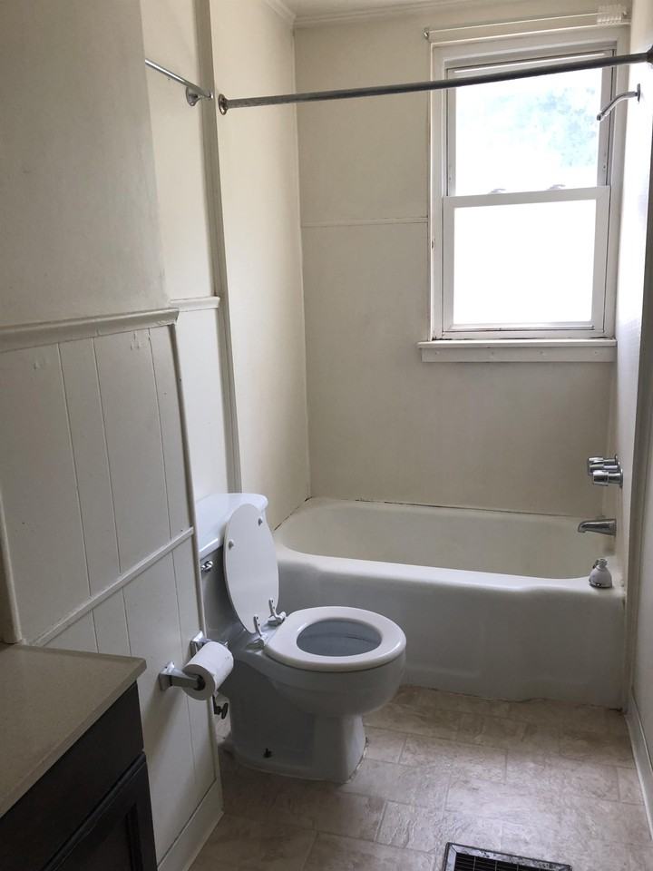 2129 Darby Rd #B - Photo 3 of 9