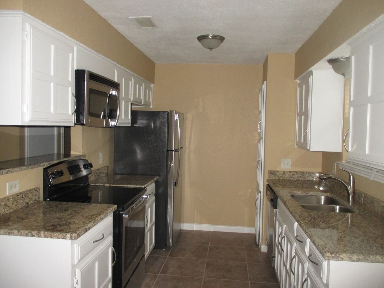 7609 Cedarhill Rd - Photo 3 of 15