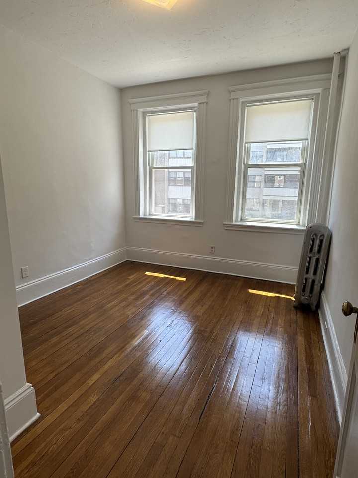 122 Warren St #6 - Photo 4 of 11