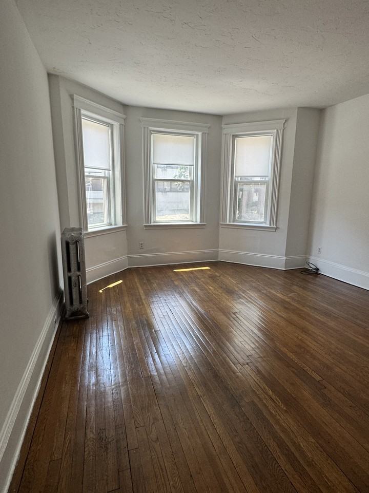 122 Warren St #6 - Photo 7 of 11