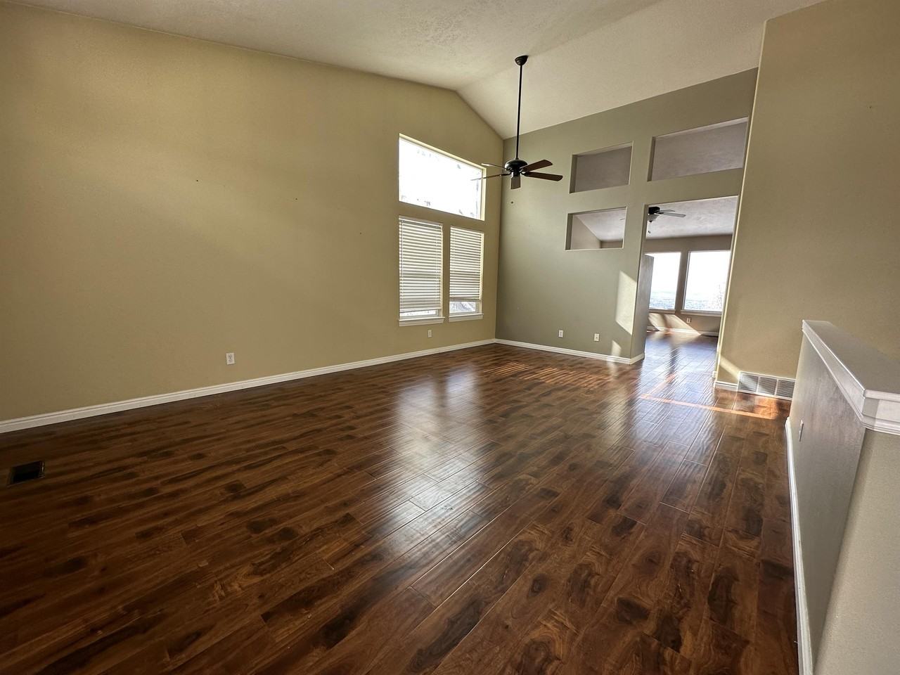 113 E Manilla Dr #1 - Photo 6 of 50