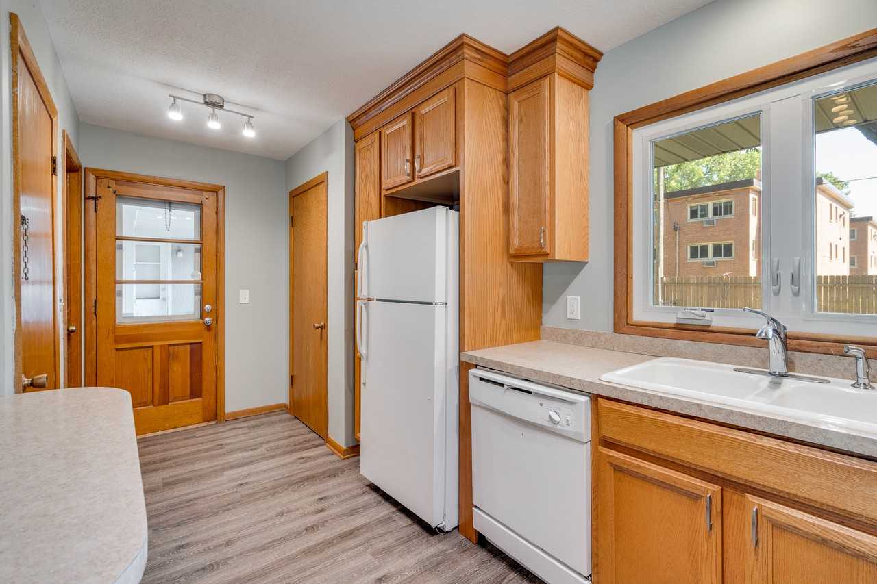 3104 39th Ave Ne #NA - Photo 3 of 24