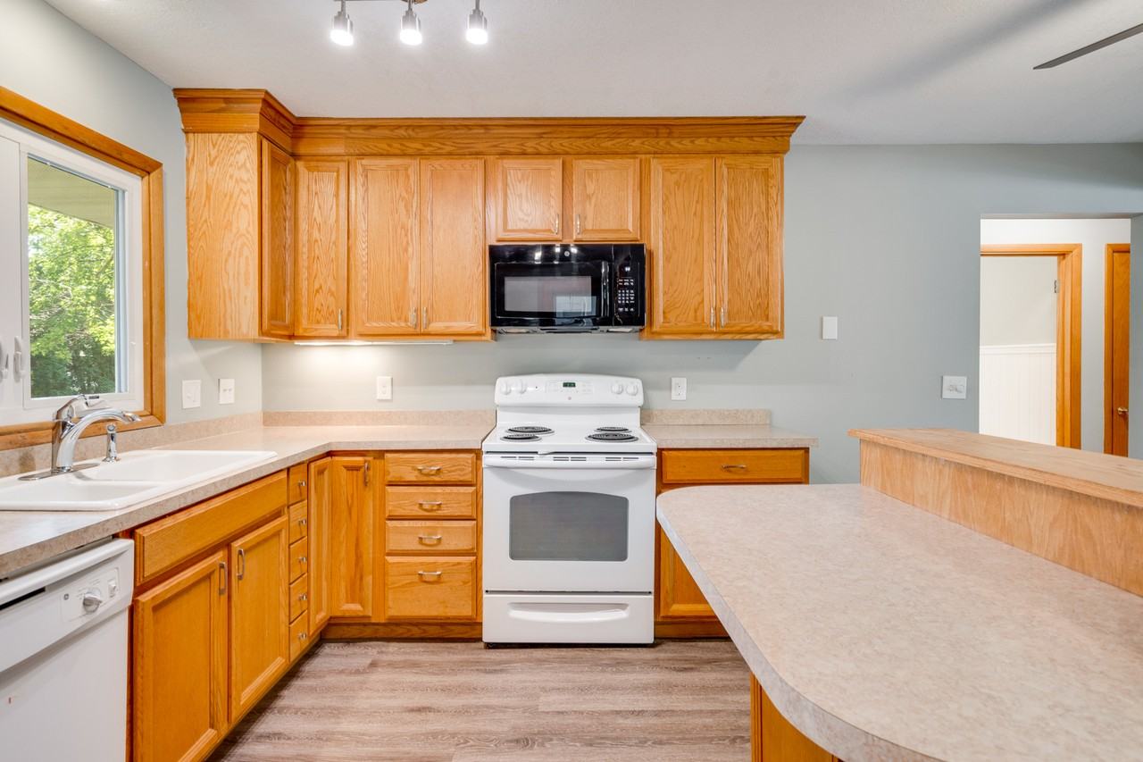 3104 39th Ave Ne #NA - Photo 2 of 24