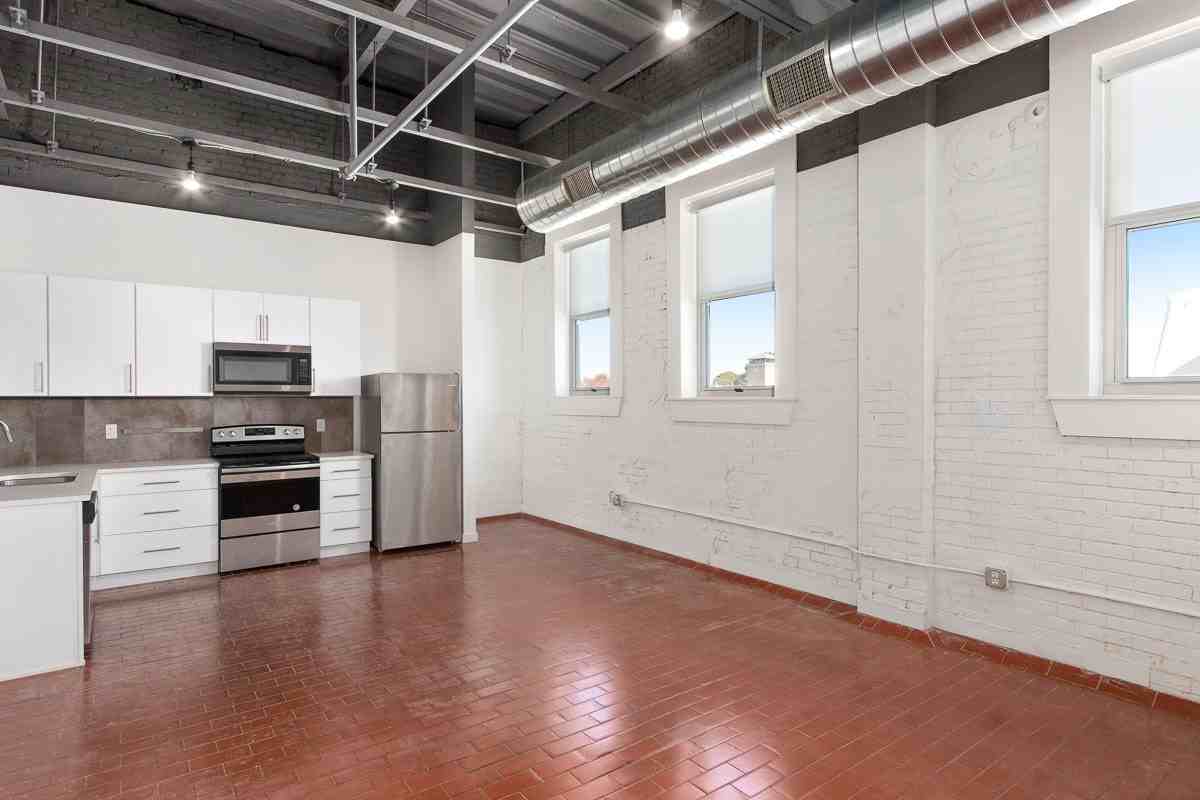 1108 E 30th St402 #402 - Photo 3 of 21