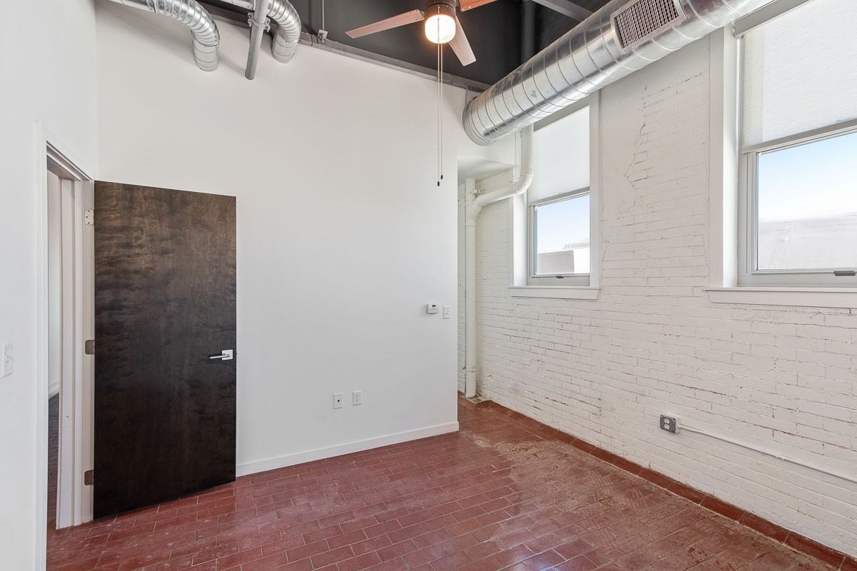 1108 E 30th St402 #402 - Photo 4 of 21