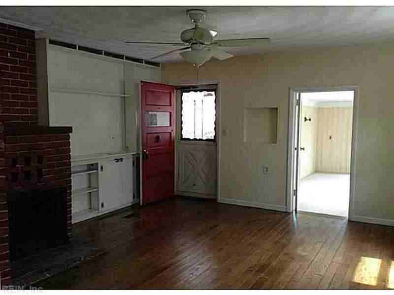 8239 Simons Dr - Photo 2 of 10