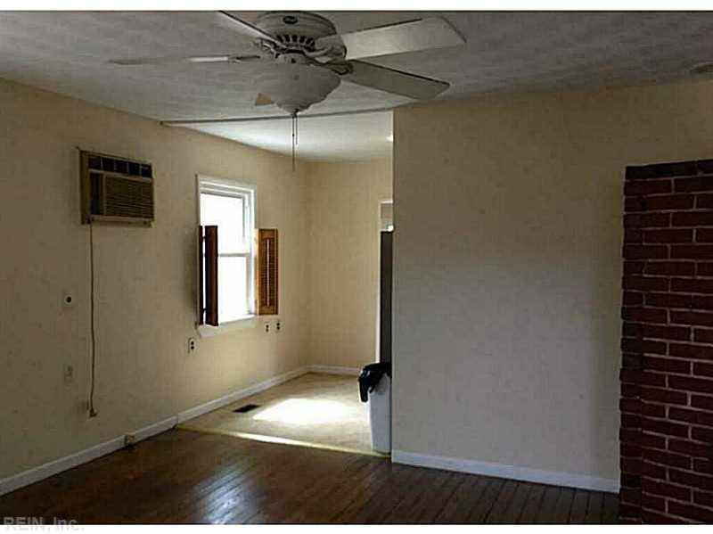 8239 Simons Dr - Photo 3 of 10