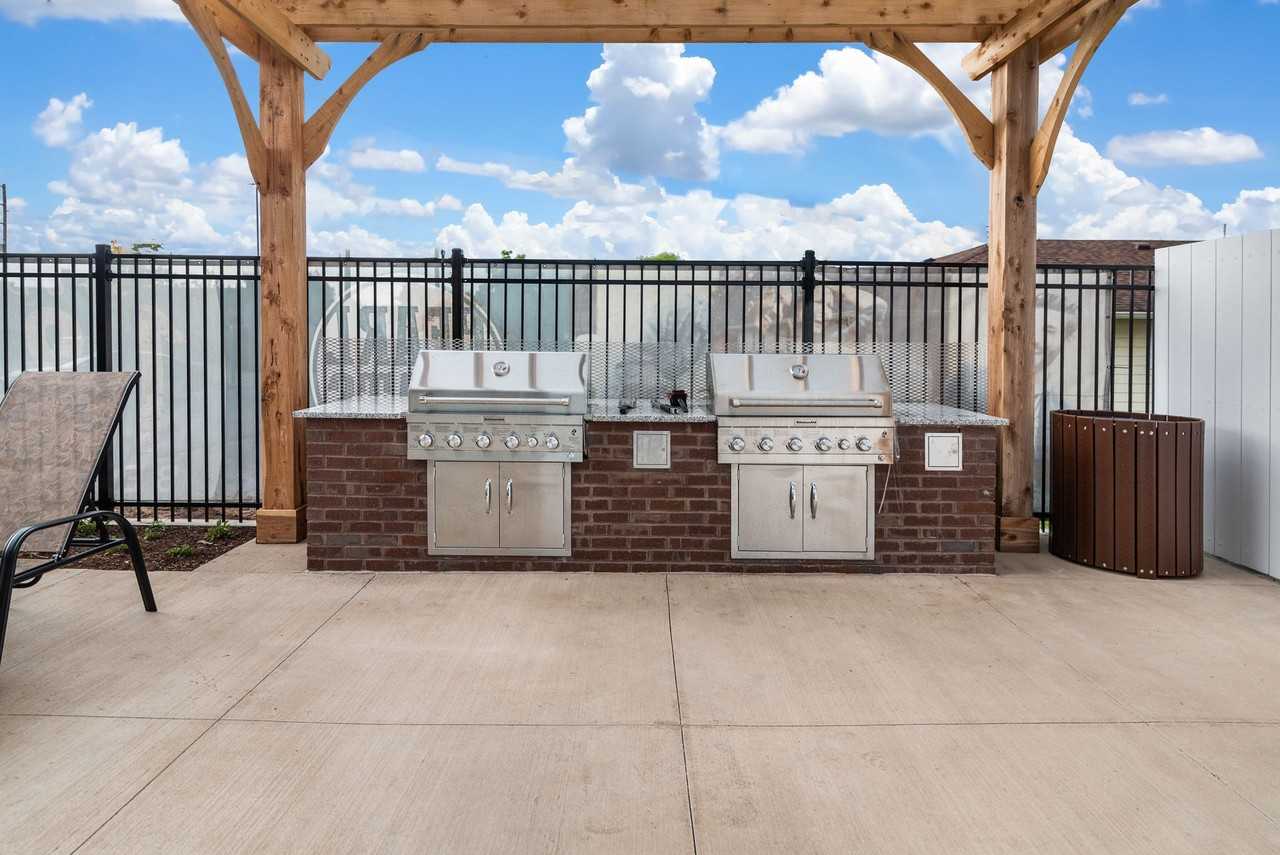 Pearl Flats - Photo 6 of 40