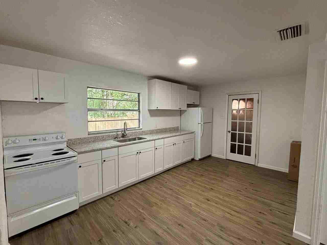 4109 K Ville Ave #1 - Photo 3 of 10