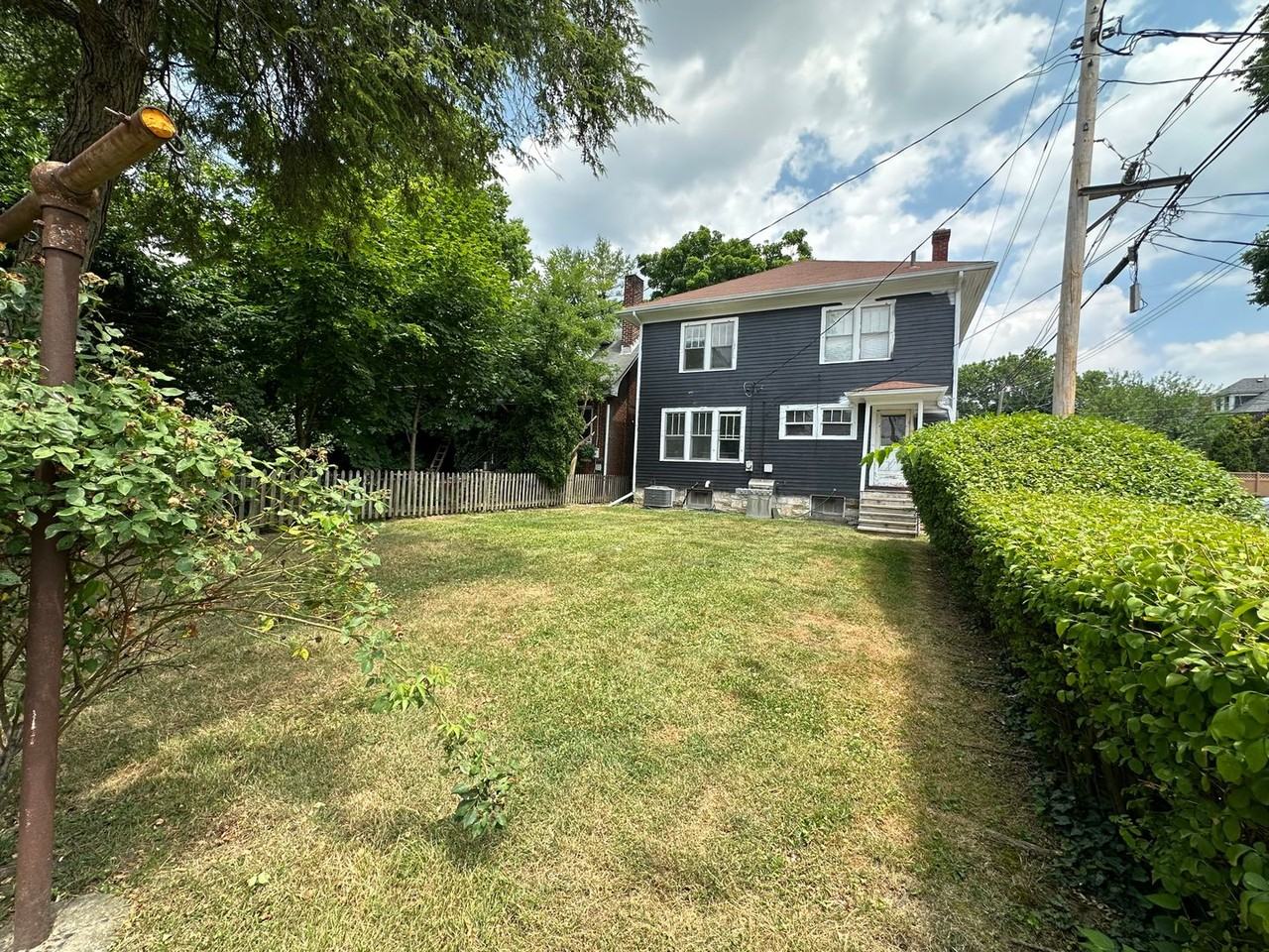 1483 Perry St - Photo 2 of 24