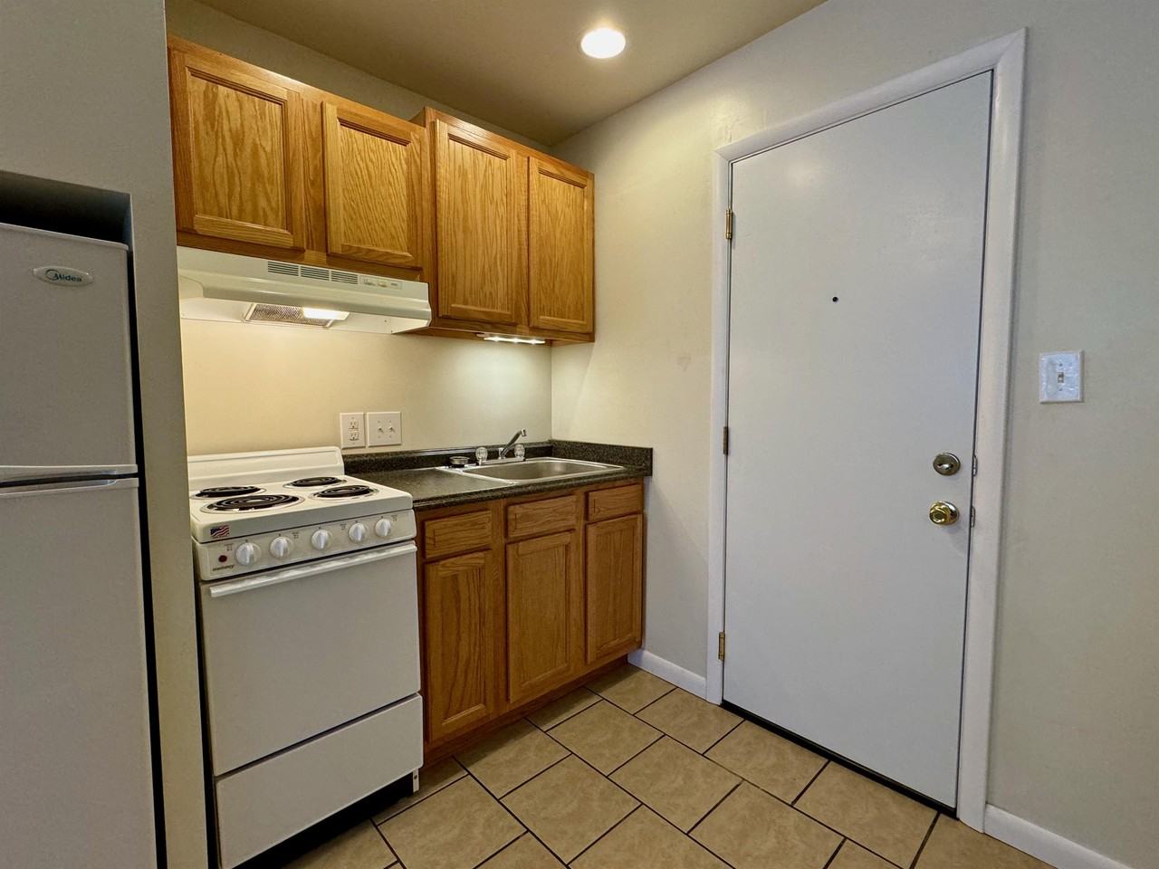 512 S Hays Ave #12 - Photo 3 of 10