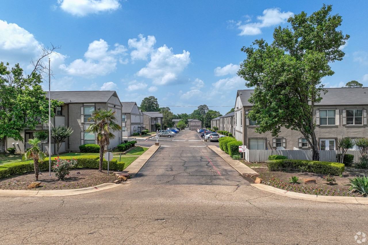 Westwood Apartments - Photo 5 of 35