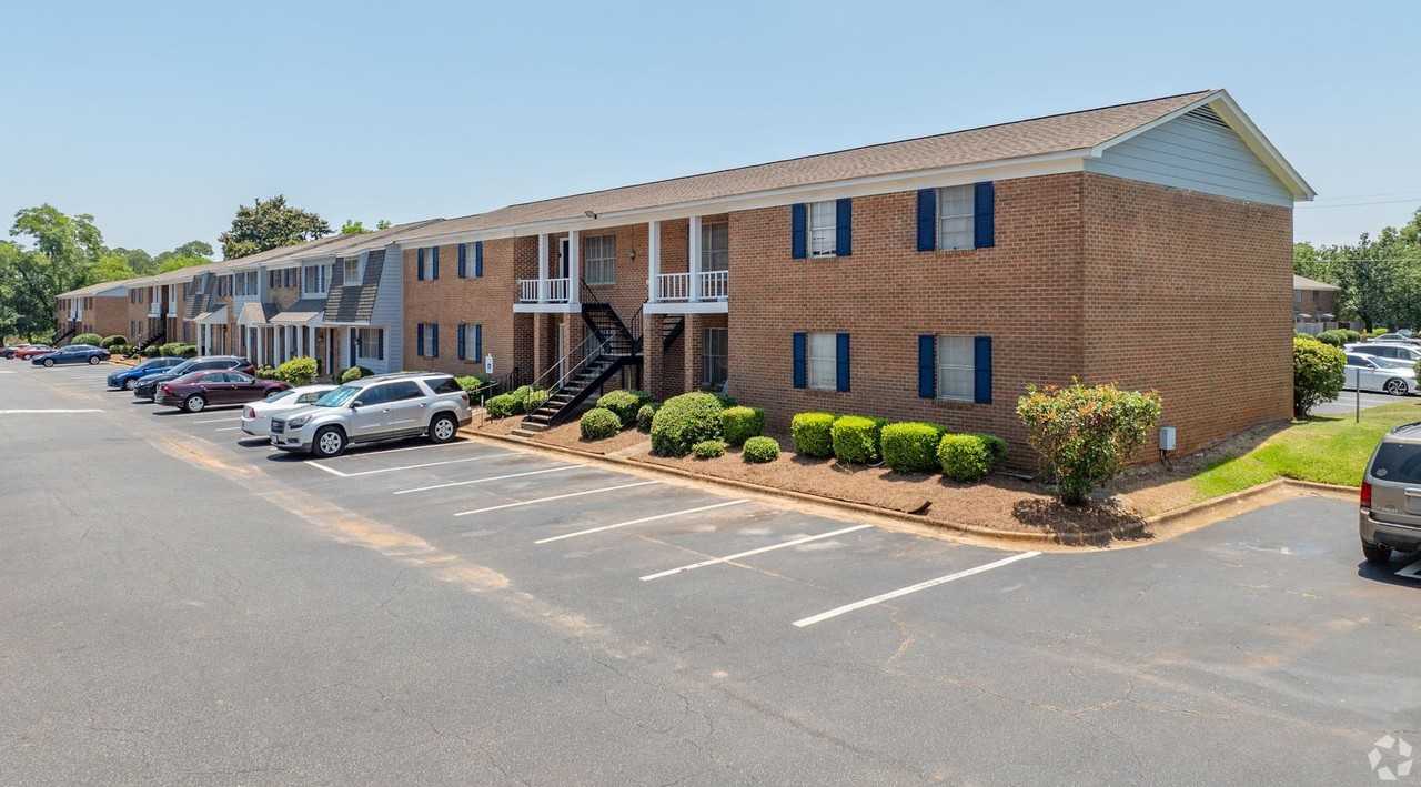 Sawyer Point Apartments - Photo 2 of 48