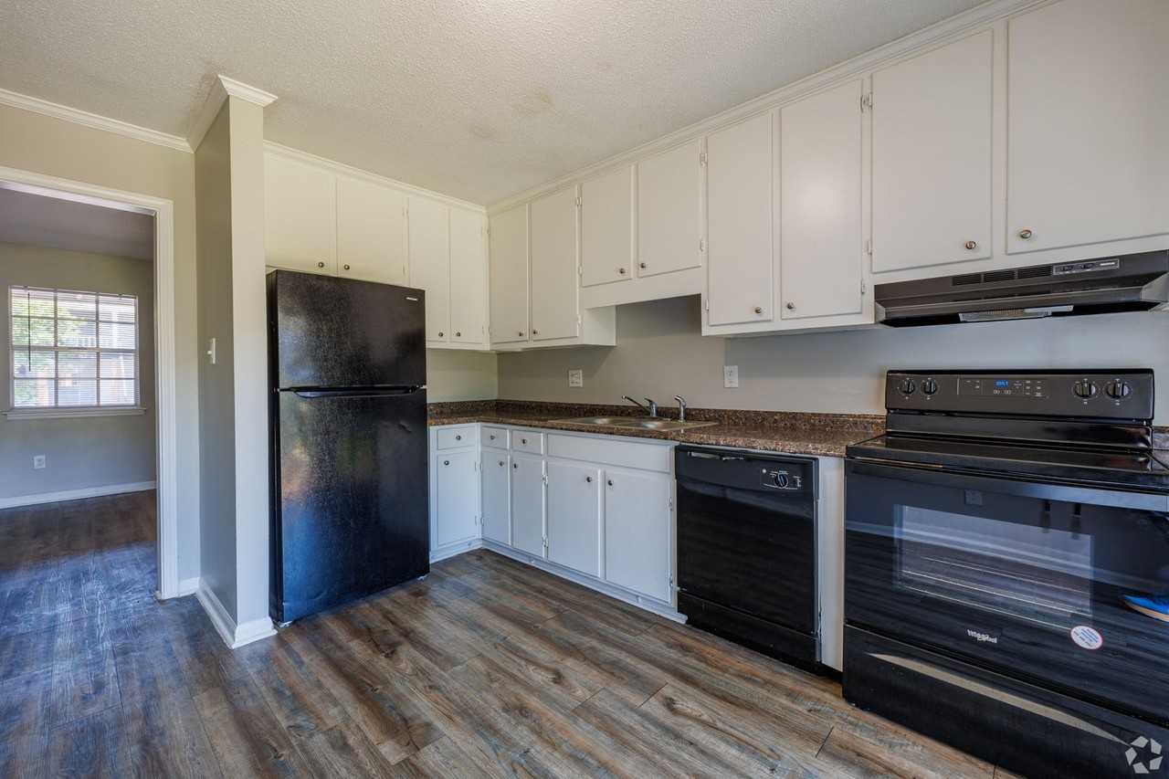 Sawyer Point Apartments - Photo 4 of 48