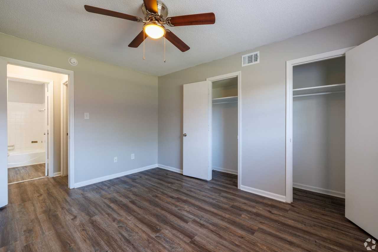 Sawyer Point Apartments - Photo 5 of 48