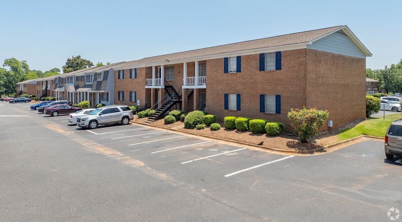 Sawyer Point Apartments - Photo 2 of 48