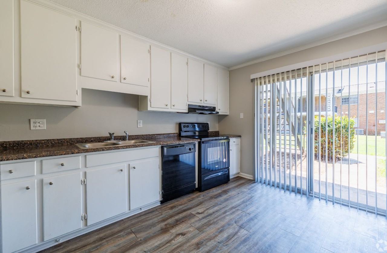 Sawyer Point Apartments - Photo 3 of 48