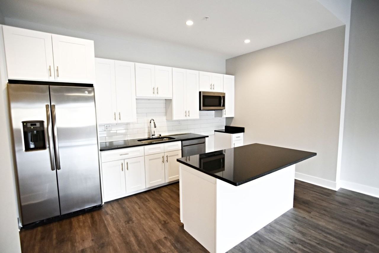 The Eagle Building - Photo 3 of 38