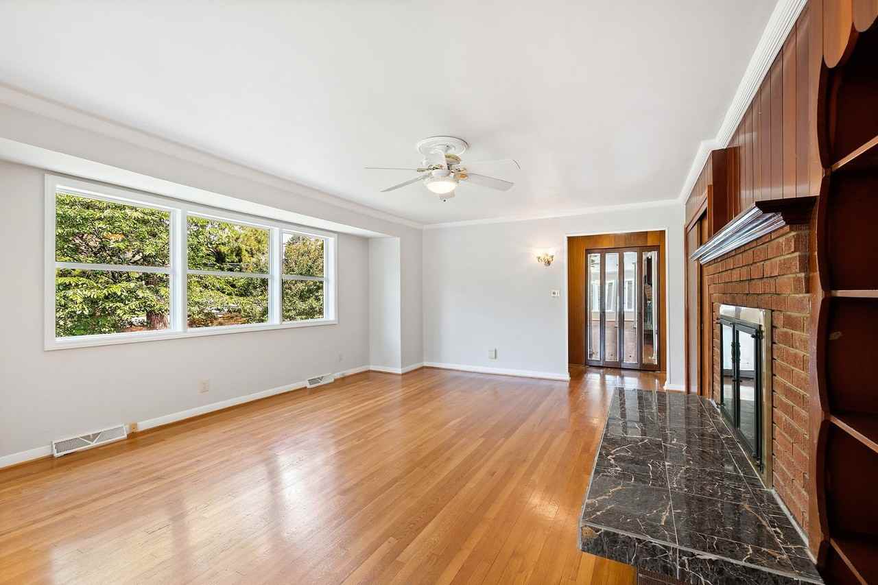 5270 Six Forks Rd - Photo 6 of 44