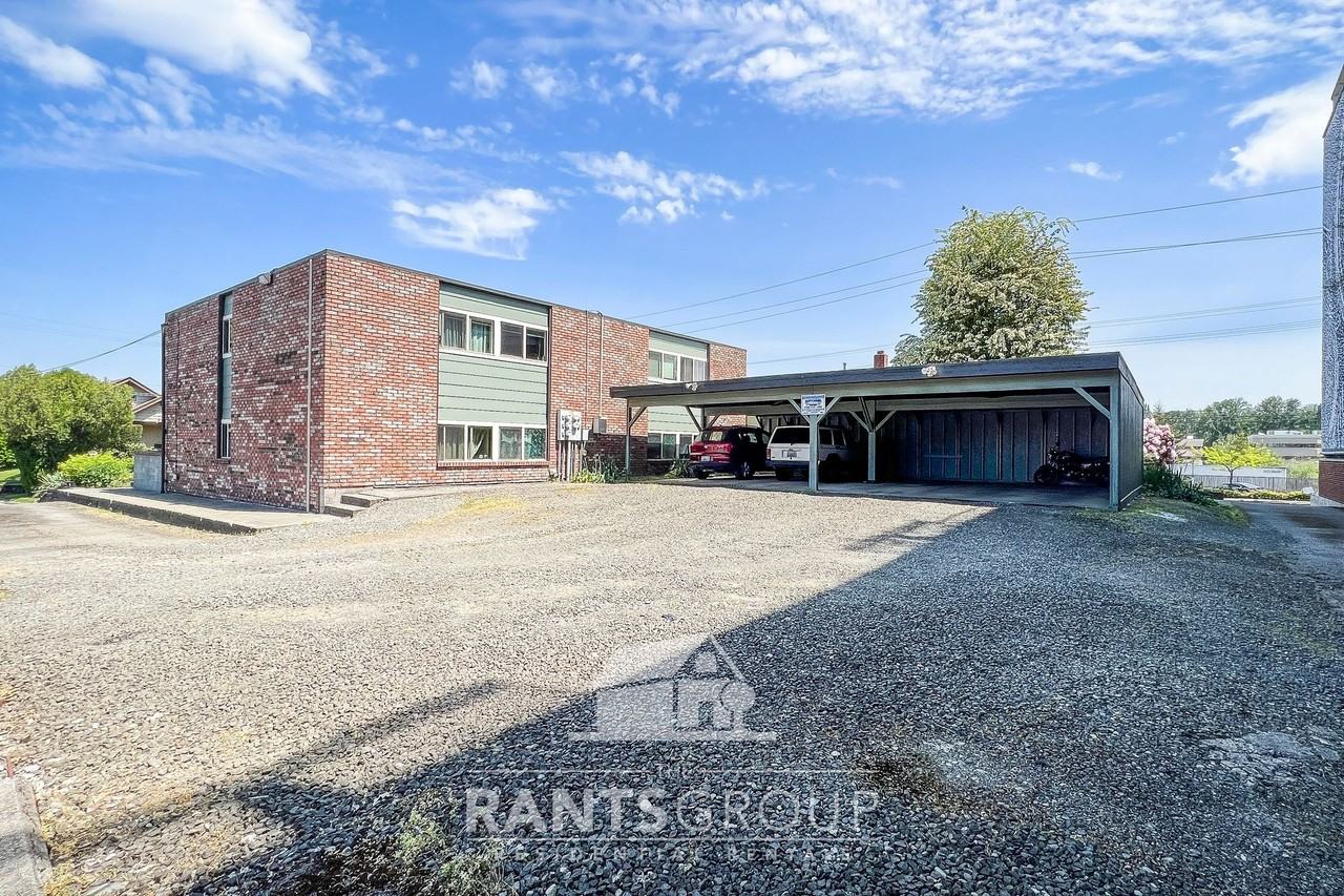 Cute 2:1 Apartment Downtown Olympia with Covered Parking! - Photo 3 of 5