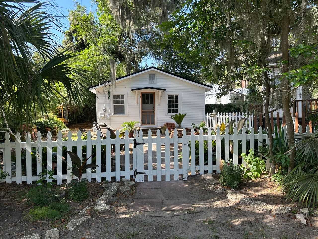926 La Chere St - Photo 2 of 16