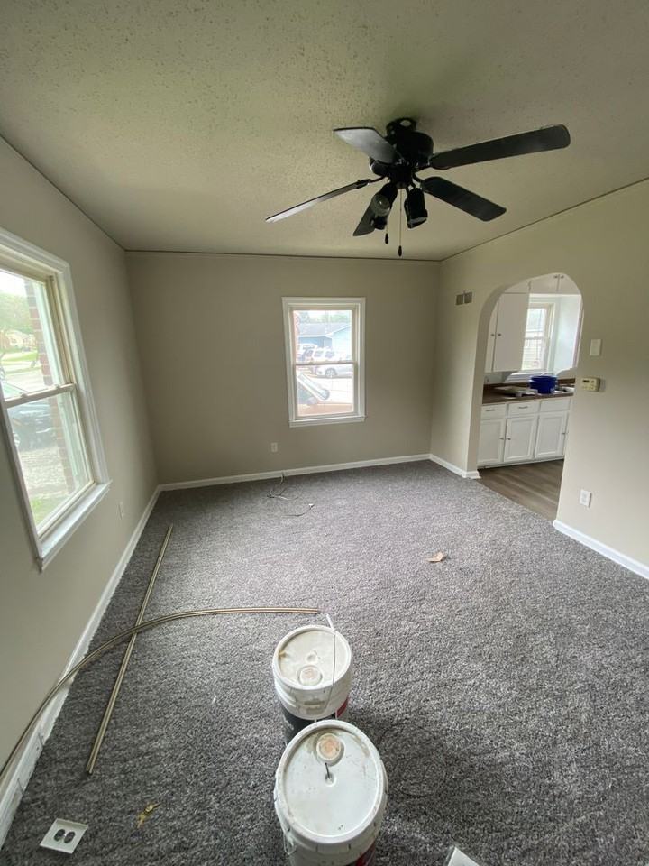 906 Elder Ln - Photo 3 of 7