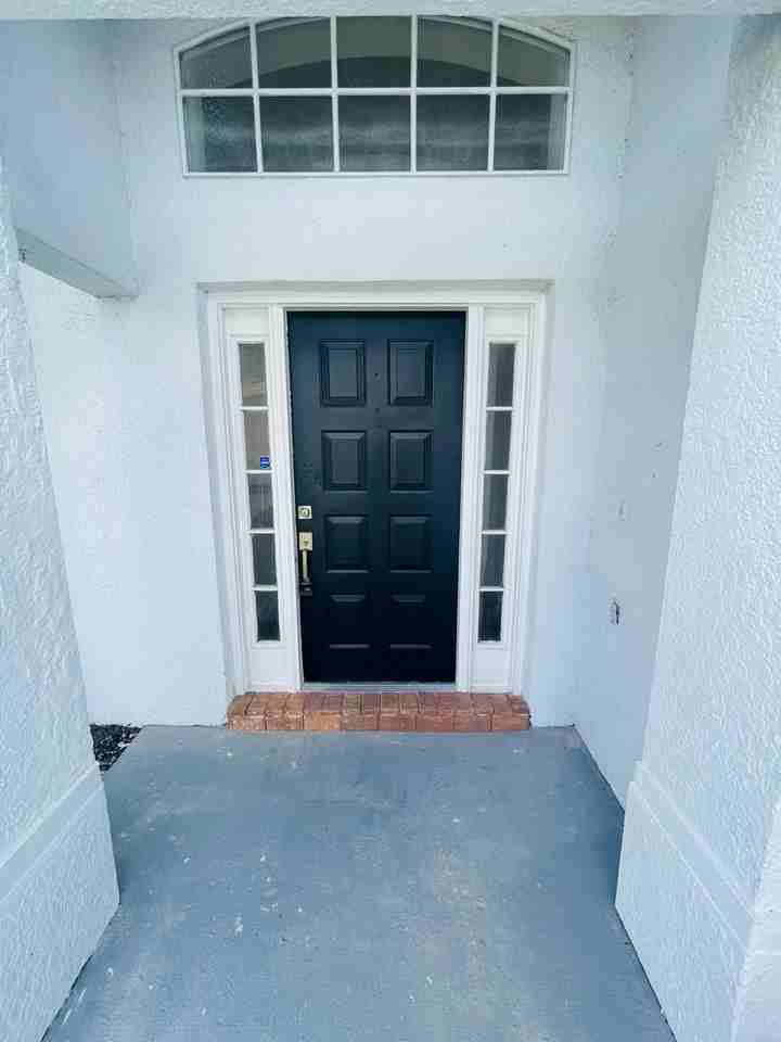 13403 Greenpointe Dr - Photo 3 of 27