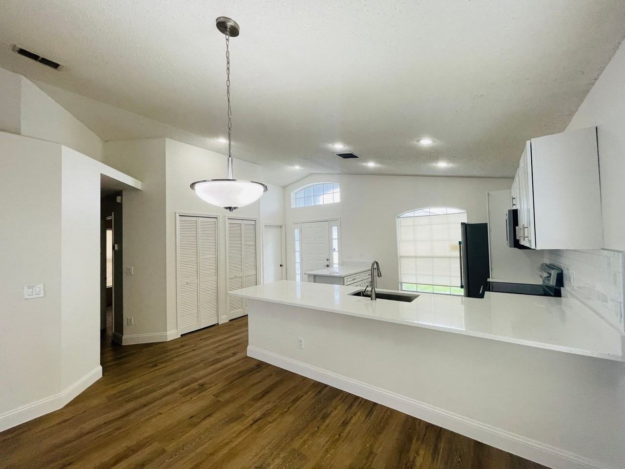 13403 Greenpointe Dr - Photo 5 of 27
