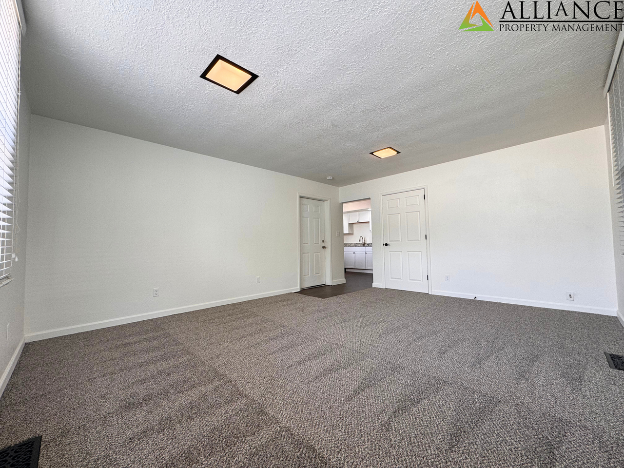 1510 College Ave - Photo 4 of 16