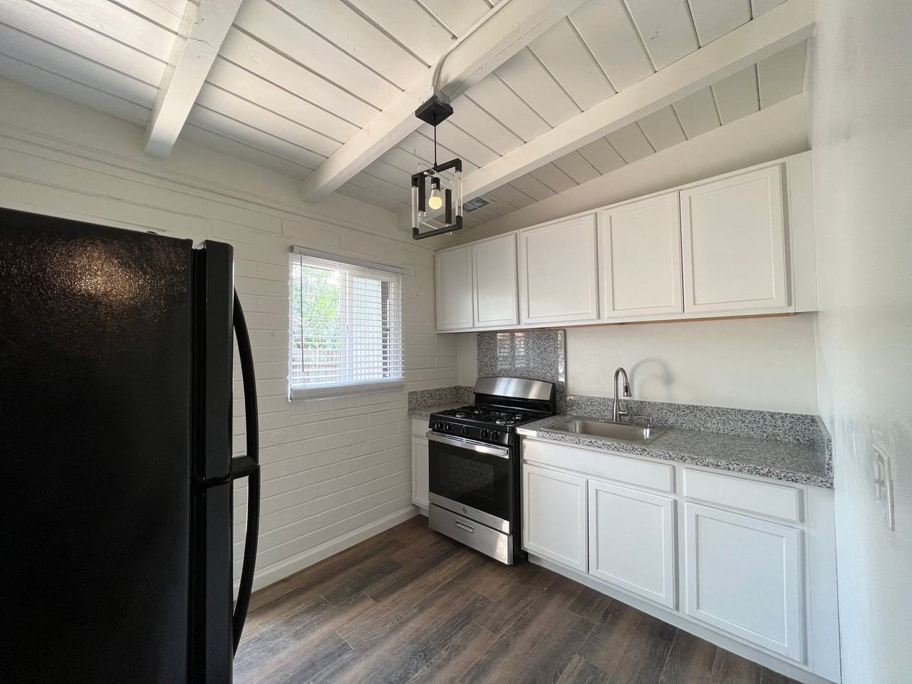 26-28 E Glenn Street - Photo 2 of 11