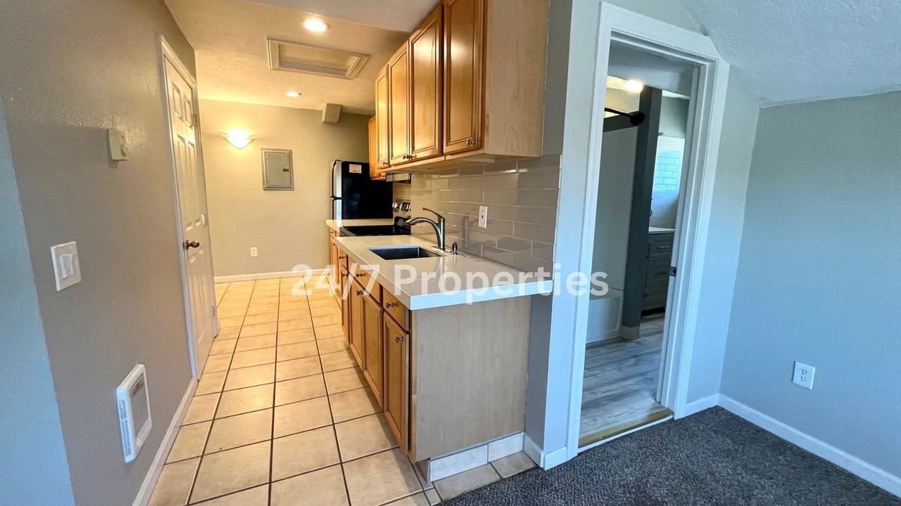 506 E Main St #2 - Photo 2 of 12