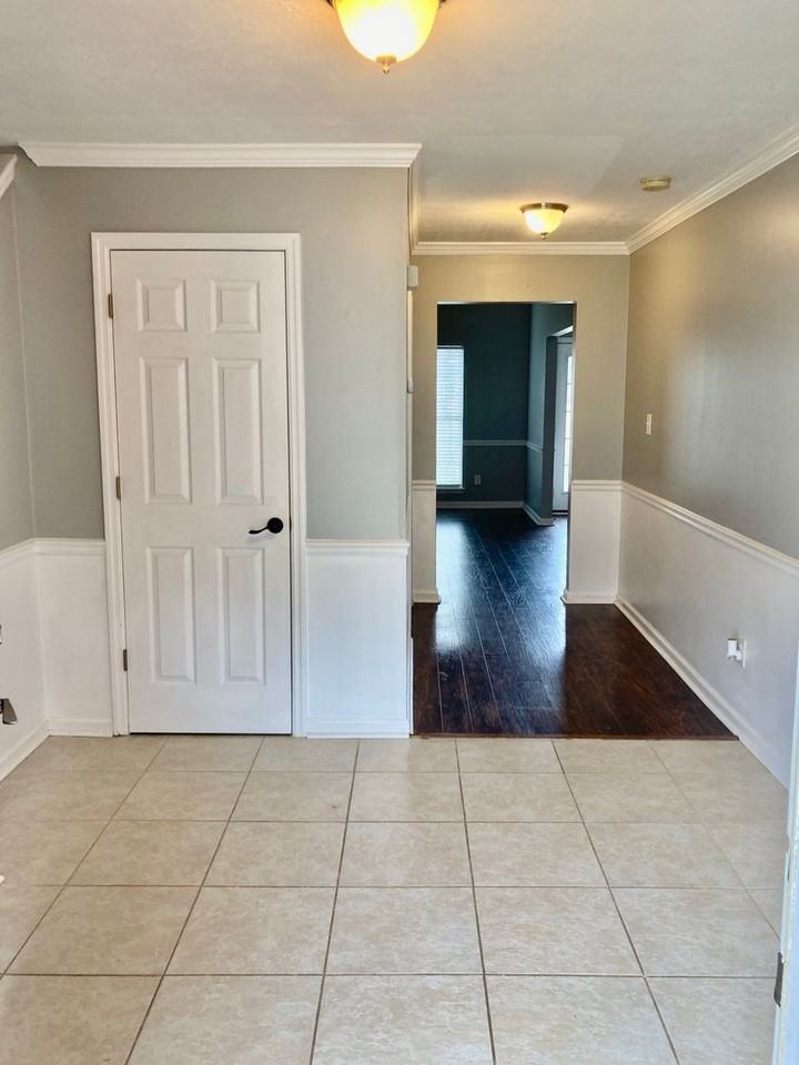 7593 Pleasantville Way - Photo 3 of 29