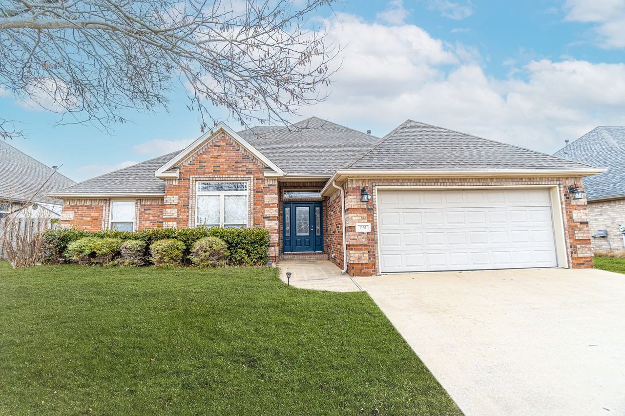 1141 Torbay Trce - Photo 2 of 23