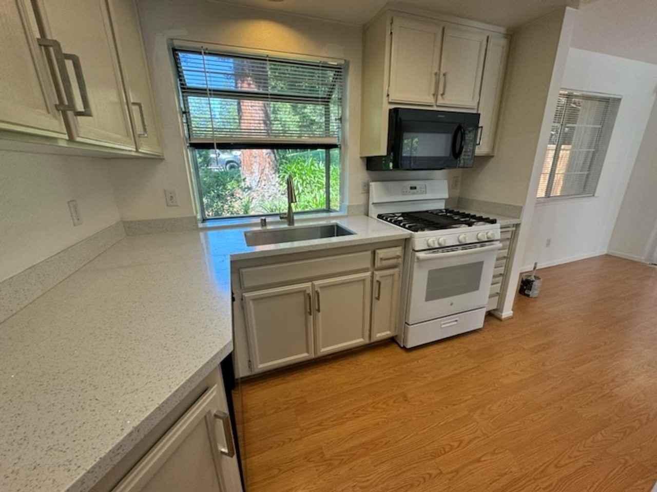 3822 Macgregor Cmn - Photo 2 of 11