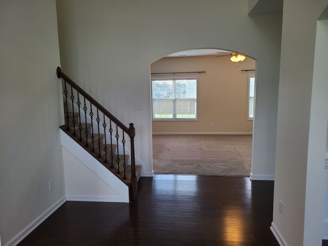 110 Regatta Way - Photo 2 of 33