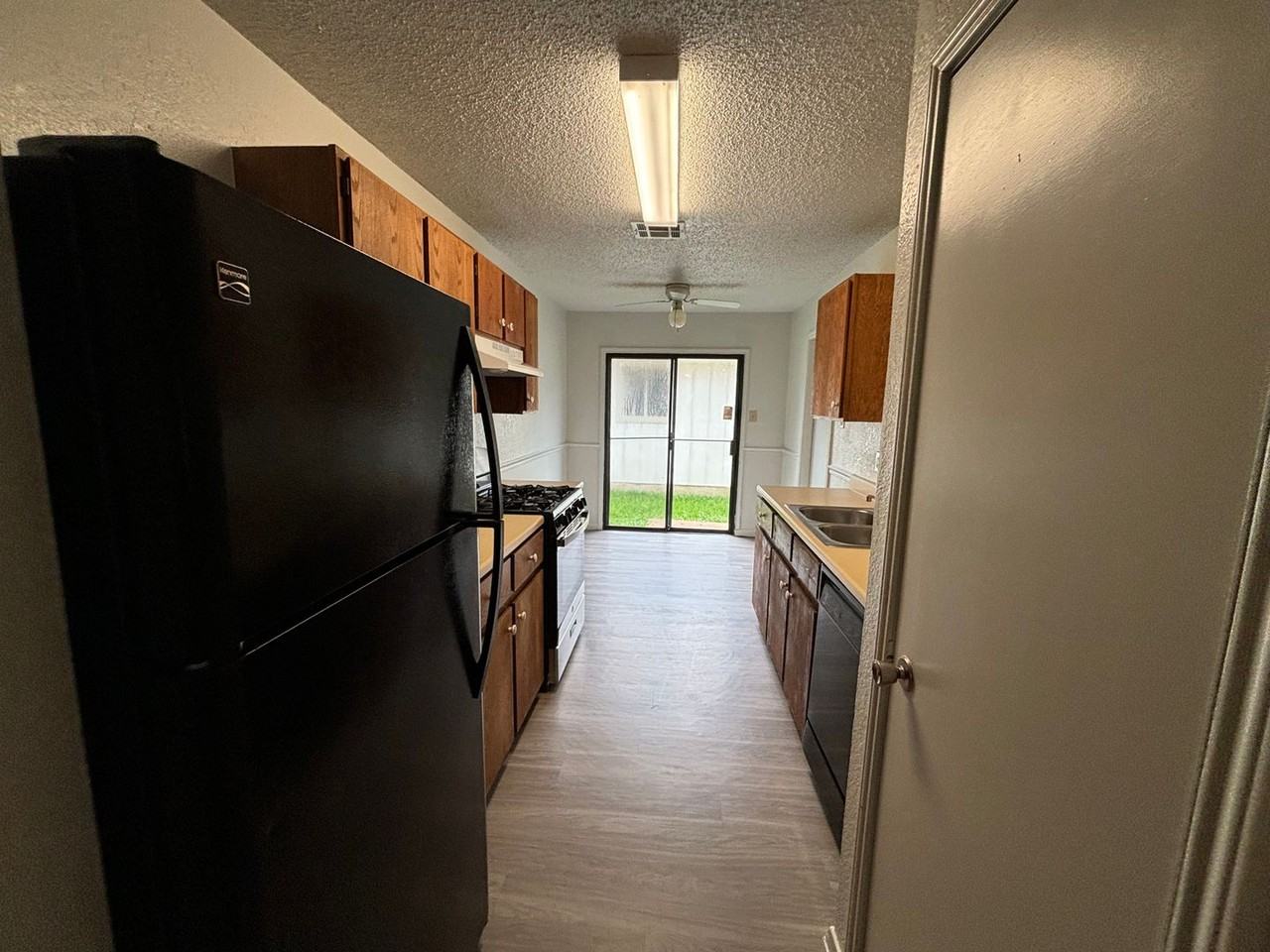 1112 Byers Ln - Photo 5 of 15