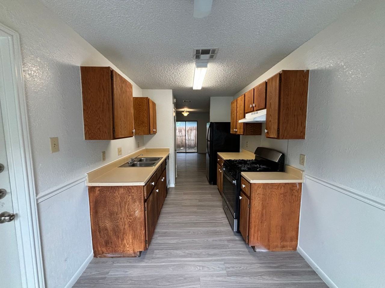1112 Byers Ln - Photo 7 of 15