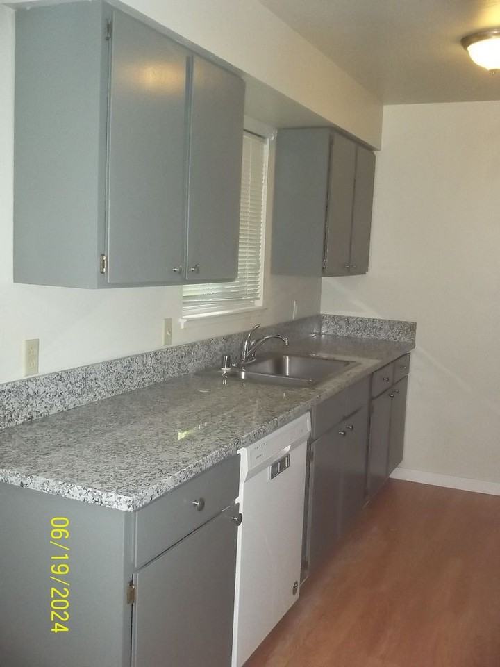 5214 Valonia Street - Photo 7 of 19