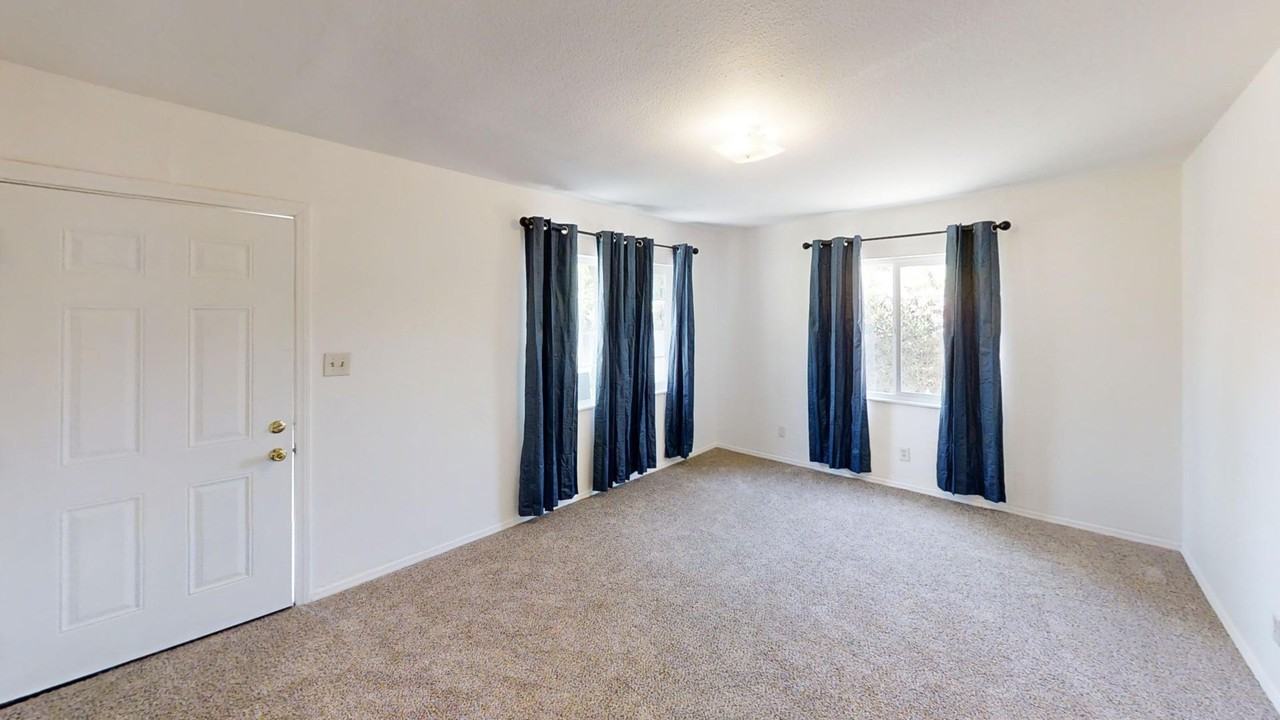 523 S Hargrave St - Photo 4 of 13