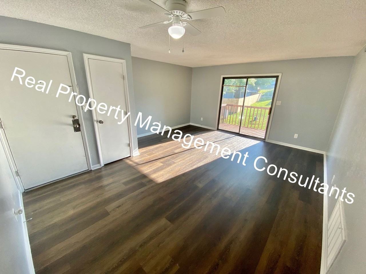 704 Ne Ball Dr #B - Photo 2 of 12