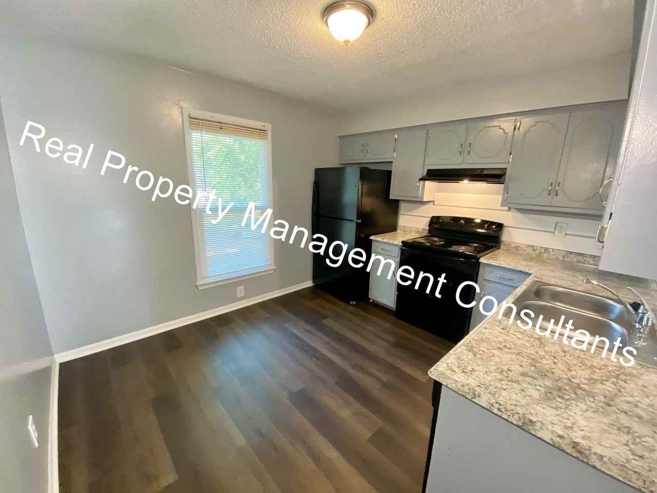 704 Ne Ball Dr #B - Photo 4 of 12