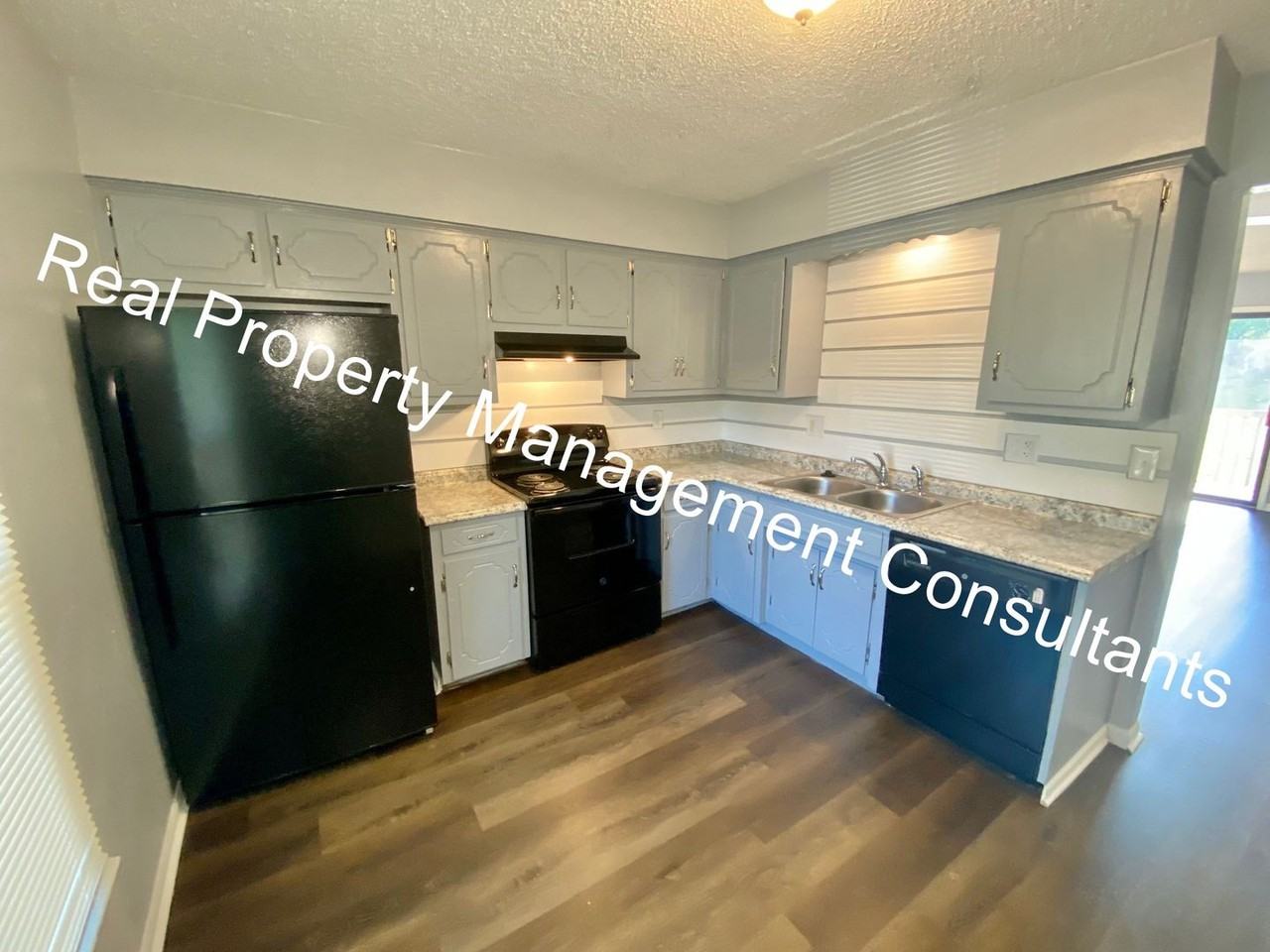 704 Ne Ball Dr #B - Photo 5 of 12