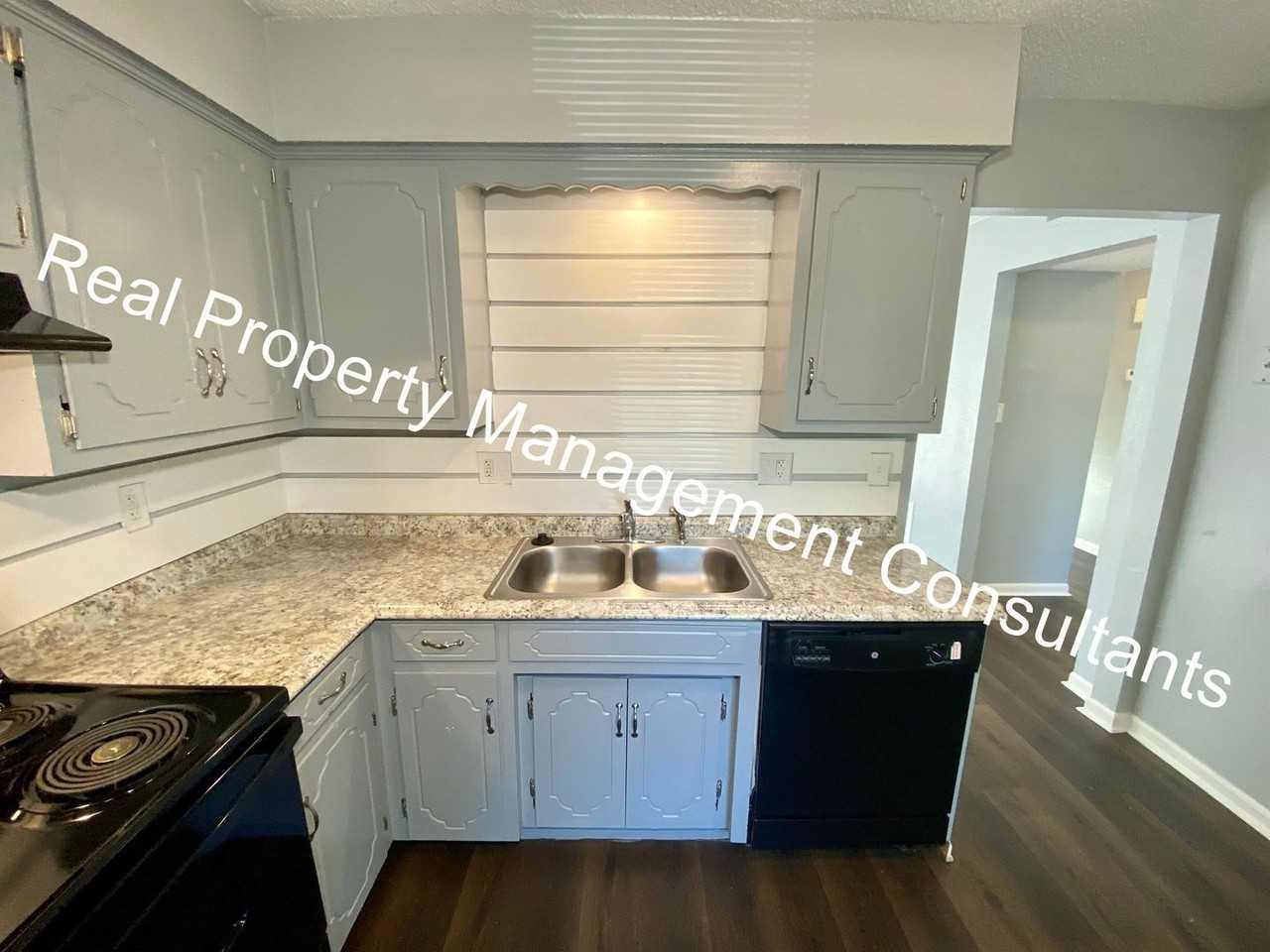 704 Ne Ball Dr #B - Photo 7 of 12