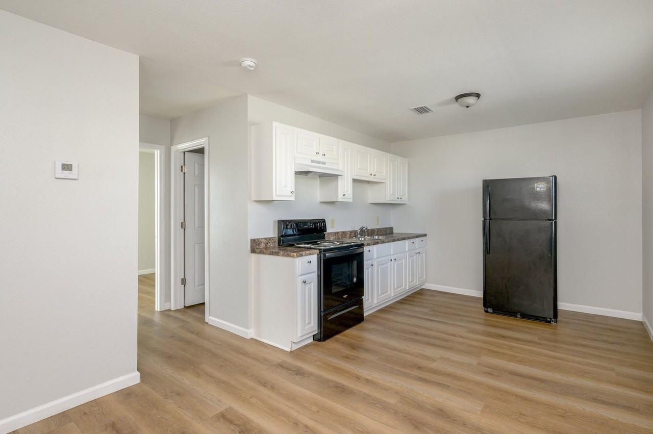 2234 E 17th St - Photo 2 of 8